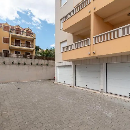 Mavarstica Bay View With Garage Apartment Trogir