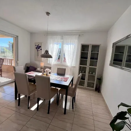 Mavarstica Bay View With Garage Apartment
